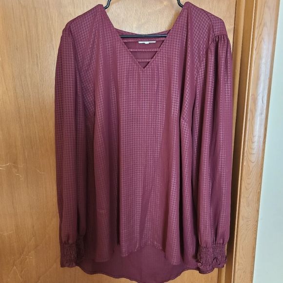 Maurices - womens plus size 2 - maroon blouse EUC - Picture 1 of 3